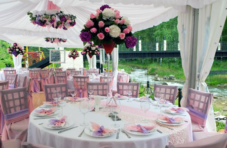 pink-and-floral-table-settings460x300.jpg
